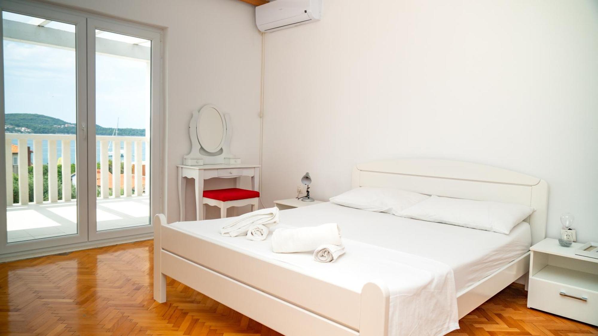 Calma Apartments Трогир Екстериор снимка