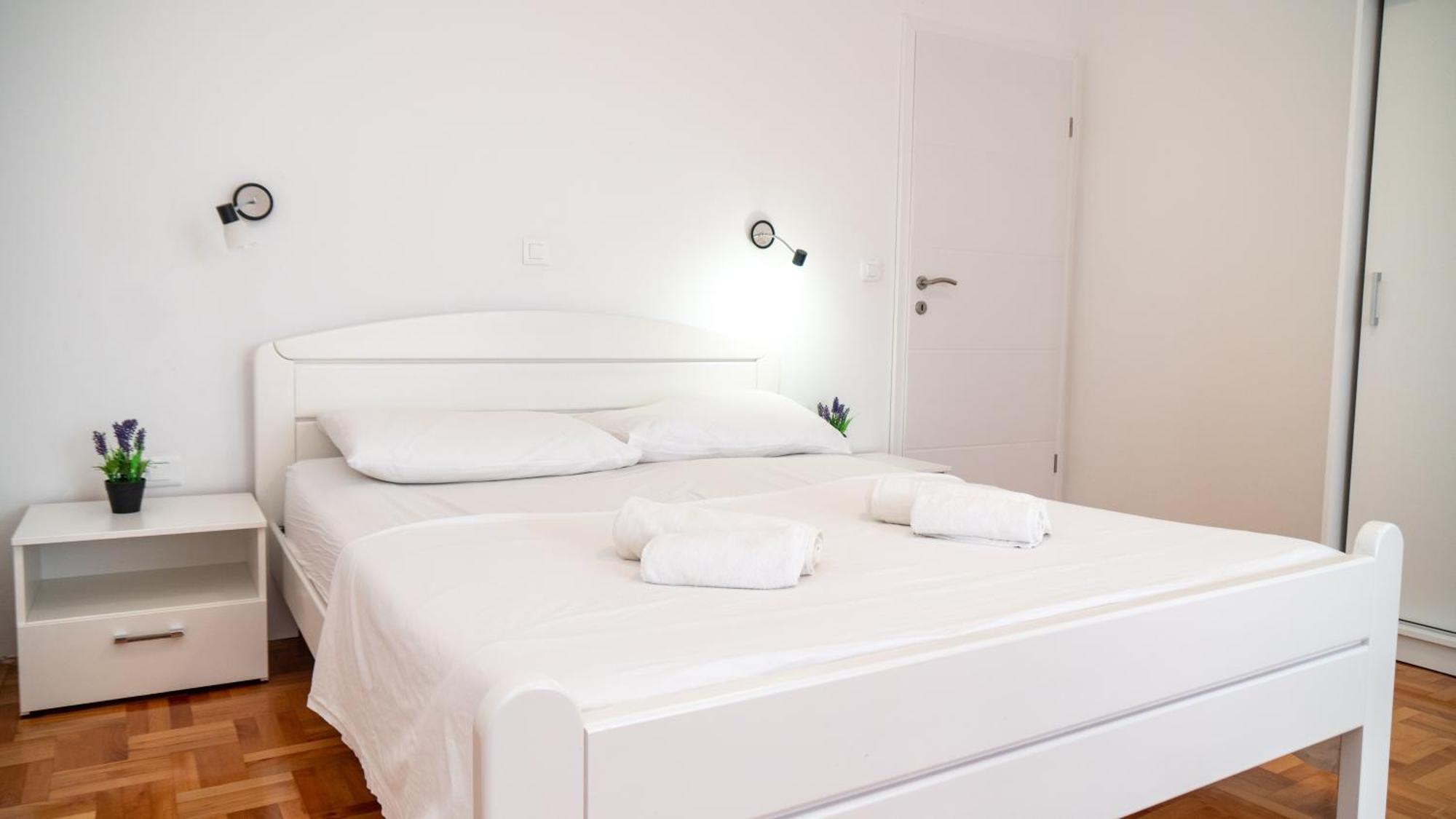 Calma Apartments Трогир Екстериор снимка